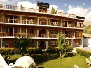 Hotel City Palace Leh Bagian luar foto