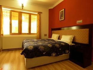 Hotel City Palace Leh Bagian luar foto