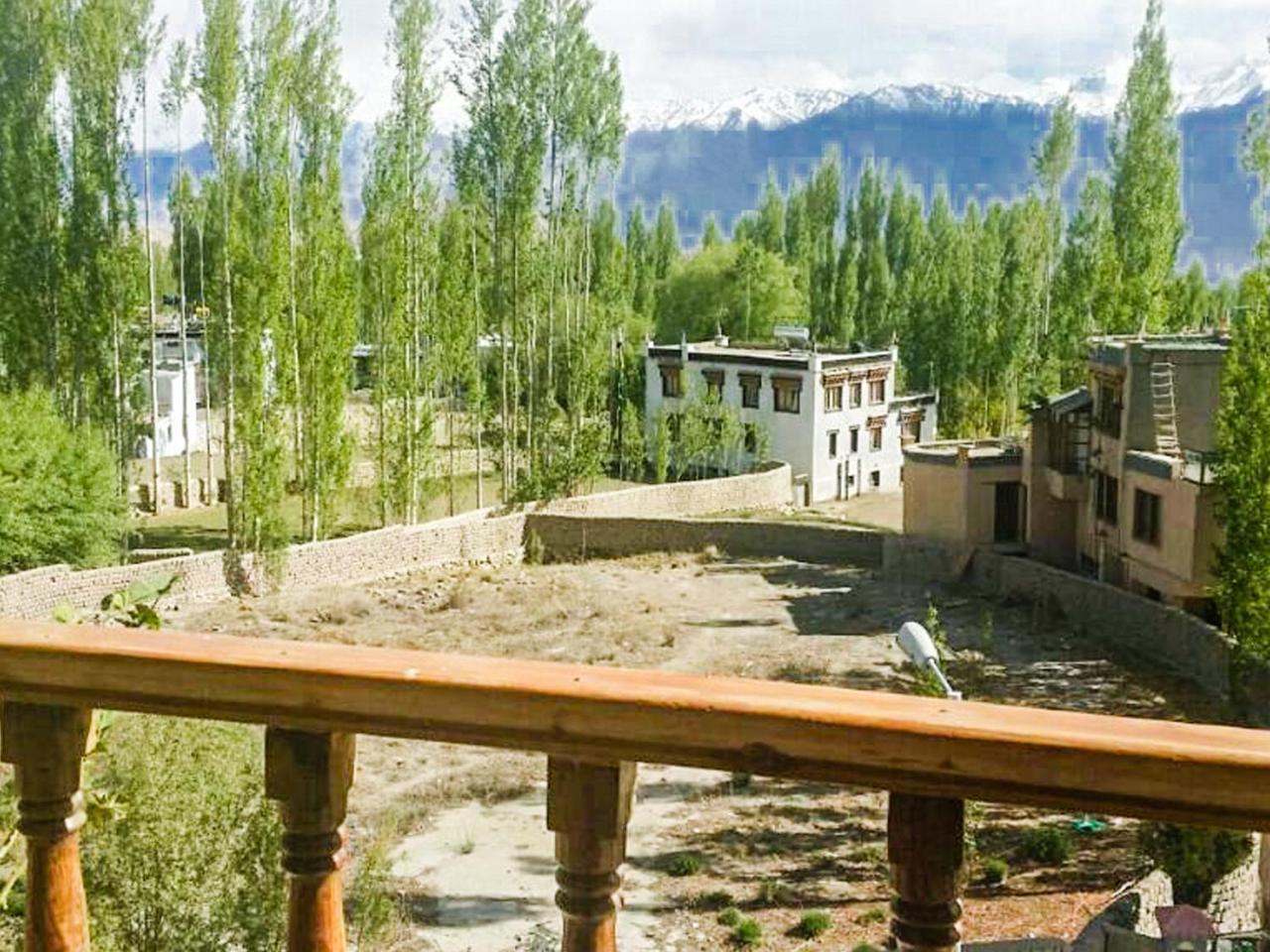 Hotel City Palace Leh Bagian luar foto