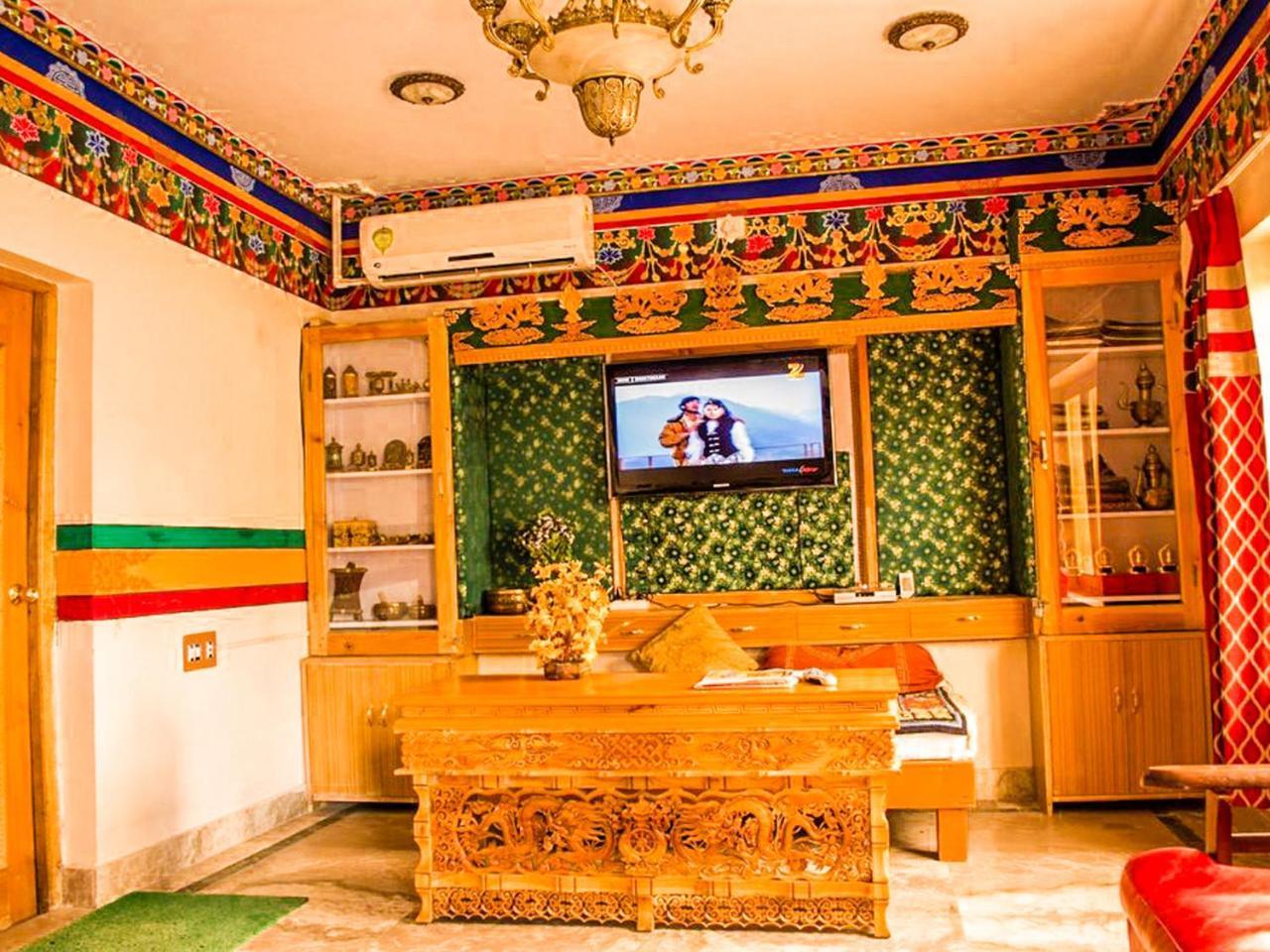 Hotel City Palace Leh Bagian luar foto