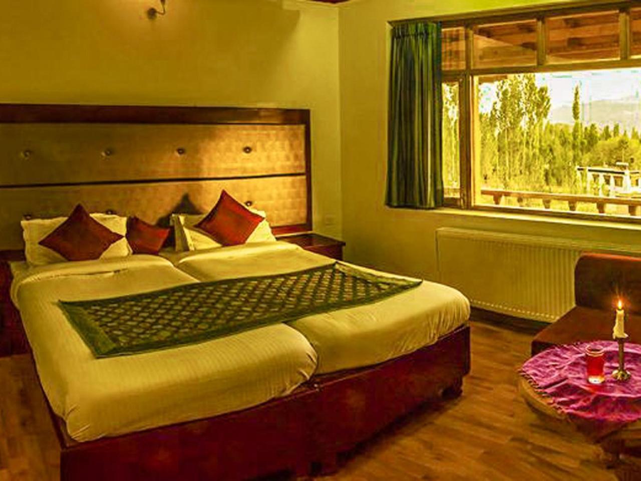Hotel City Palace Leh Bagian luar foto