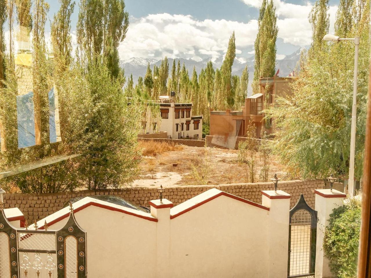 Hotel City Palace Leh Bagian luar foto