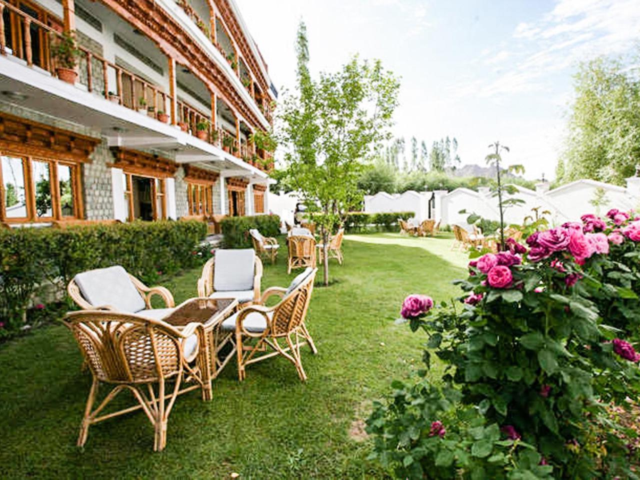 Hotel City Palace Leh Bagian luar foto