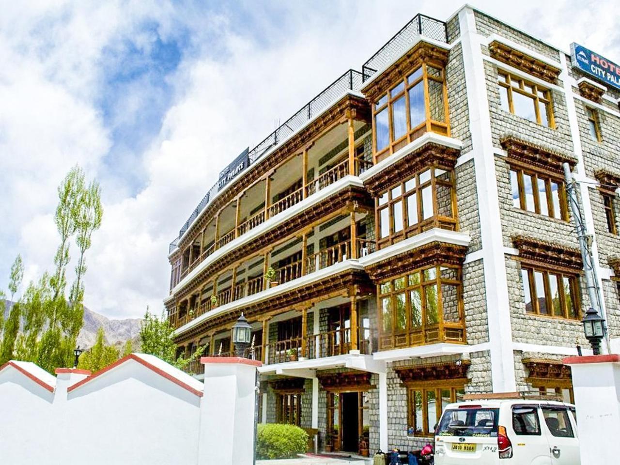 Hotel City Palace Leh Bagian luar foto