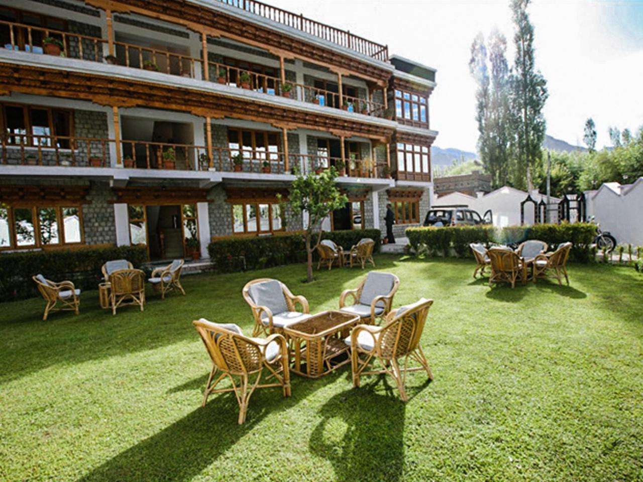Hotel City Palace Leh Bagian luar foto