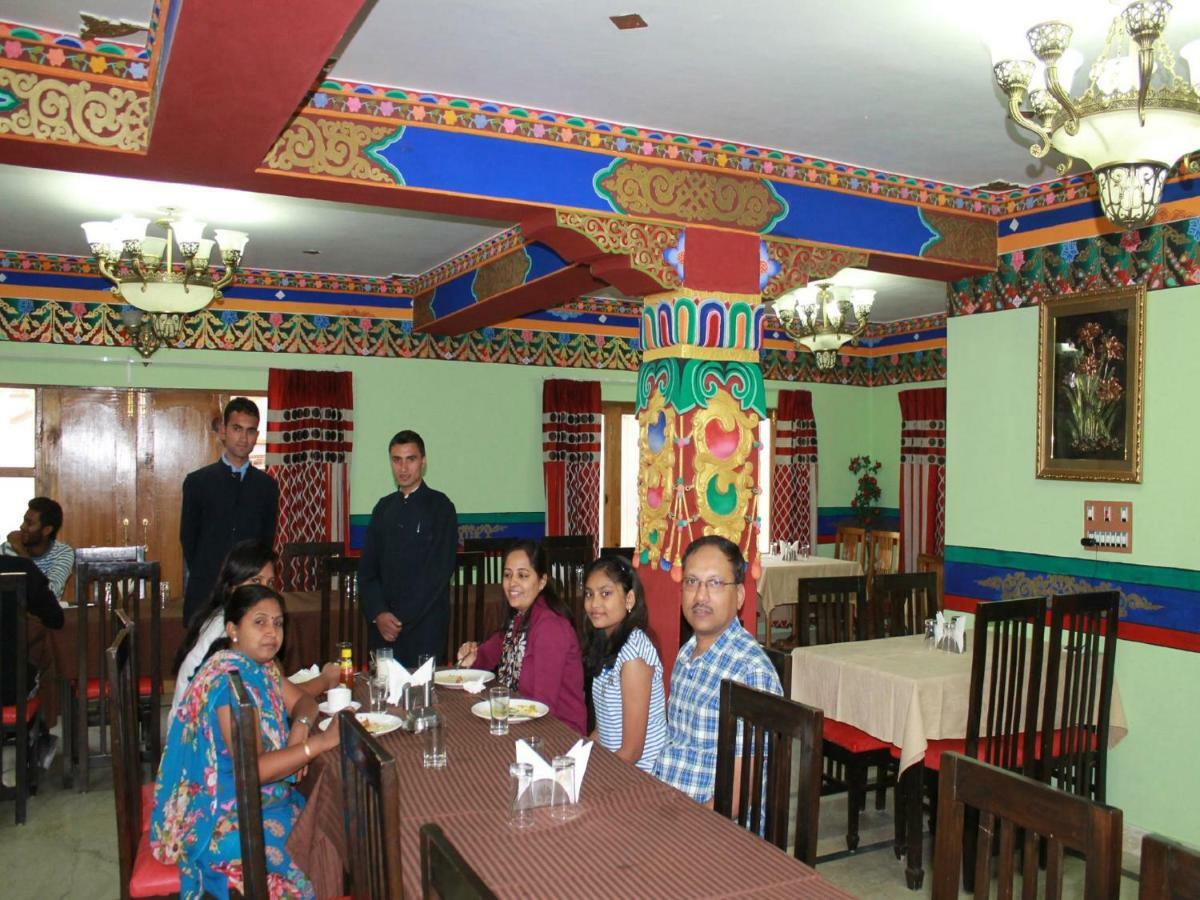 Hotel City Palace Leh Bagian luar foto